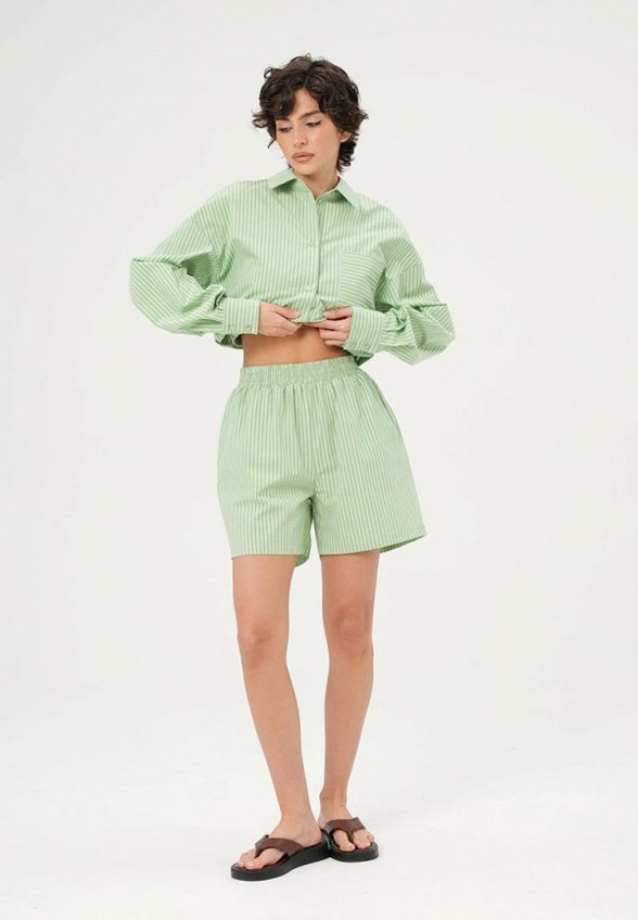 Шорты Bstatement