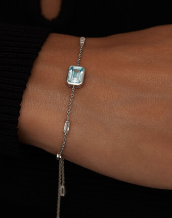 Серебряный браслет ПОЛНОЧЬ с голубым фианитом в огранке Эмеральд MIE женщинам