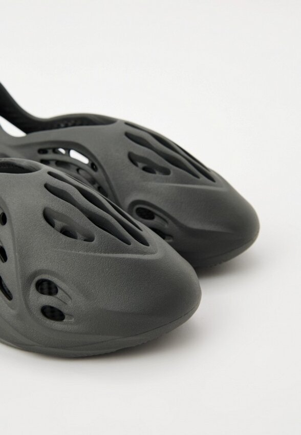 Кроссовки adidas YEEZY