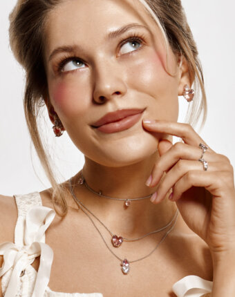 Серебряные серьги-пусеты ЛЮБОВЬ с розовым сердцем MIE женщинам