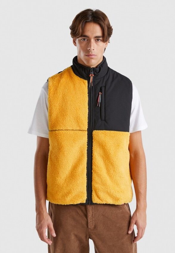 Жилет спортивный United Colors of Benetton