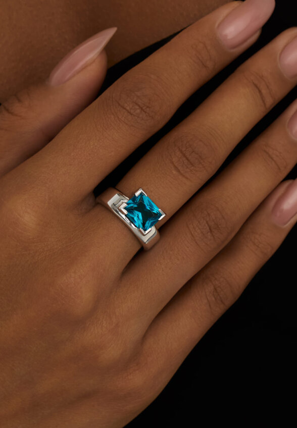 Серебряное кольцо ЧИСТОТА с крупным Лондон топазом MIE