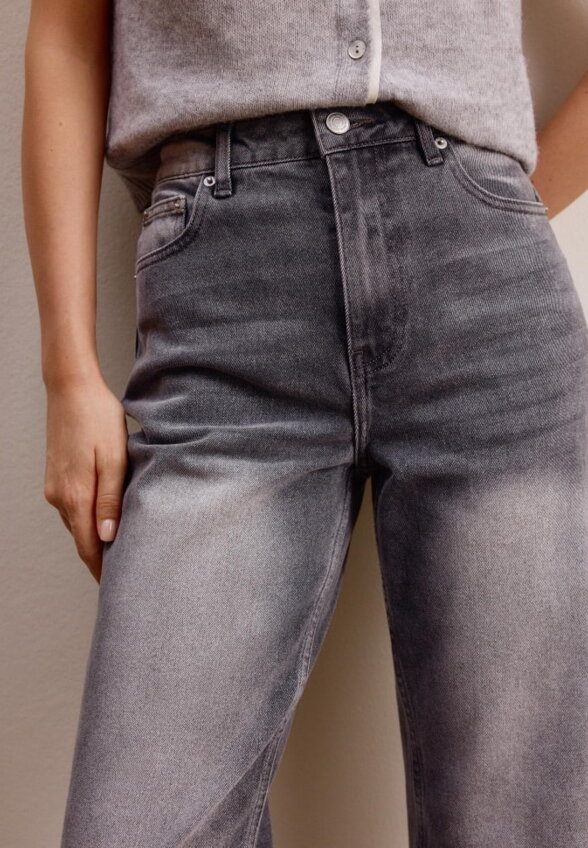 Джинсы Straight Fit с эффектом стирки