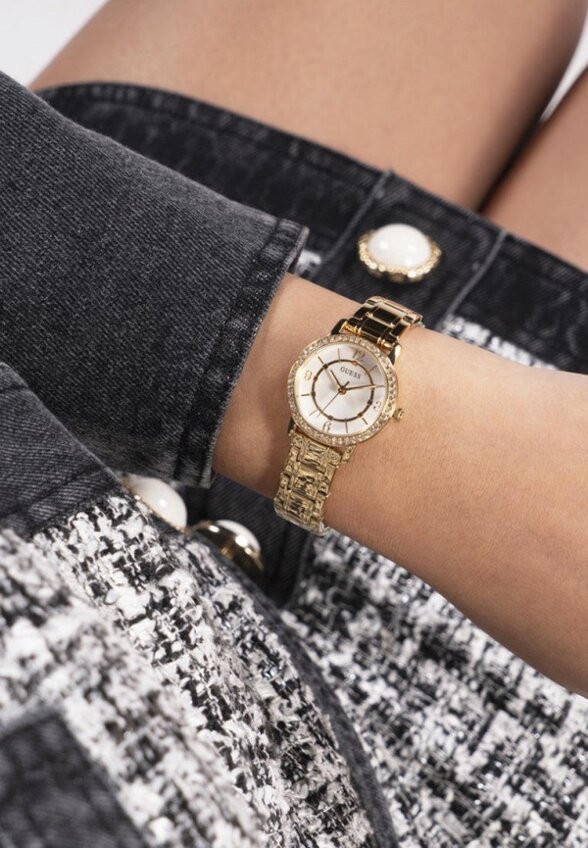 Часы Guess