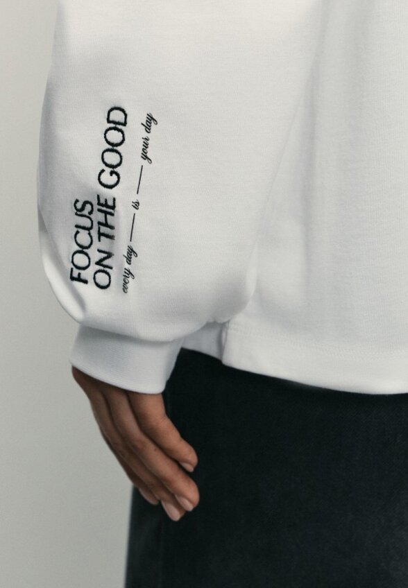 Свитшот Zarina