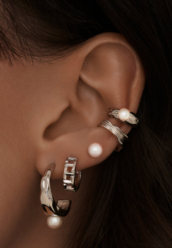 Позолоченные серьги-пусеты из серебра с натуральным жемчугом MIE