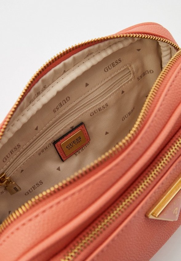 Сумка Guess