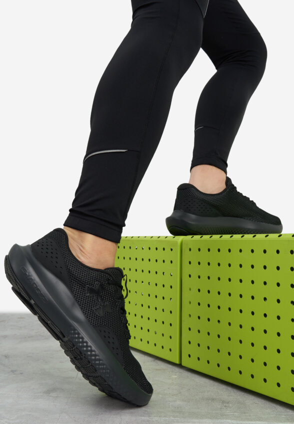 Кроссовки мужские Under Armour Charged Surge 4, Черный