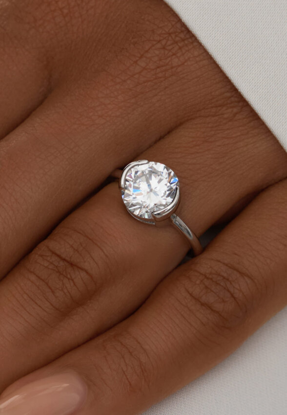 Серебряное кольцо-солитер с круглым фианитом MIESTILO MIE