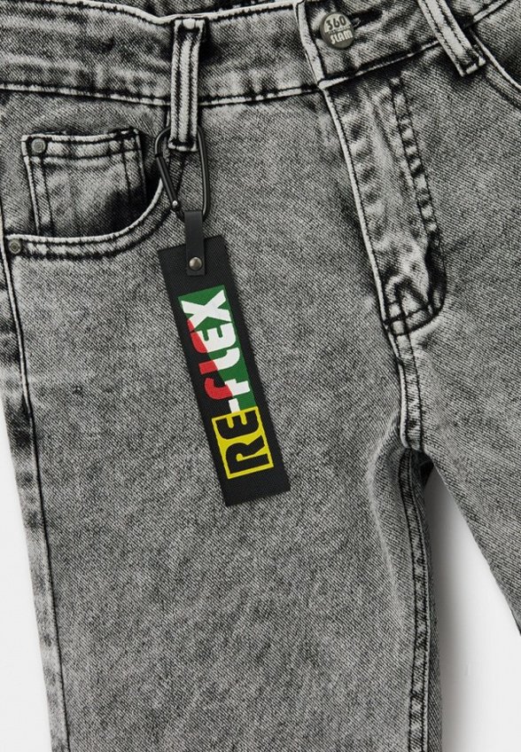 Джинсы и брелок PlayToday