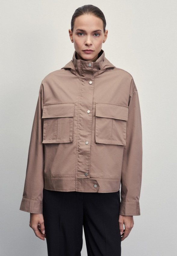 Ветровка Zarina