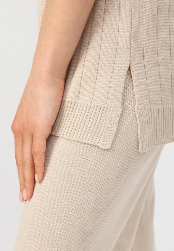 Костюм вязаный Vivawool