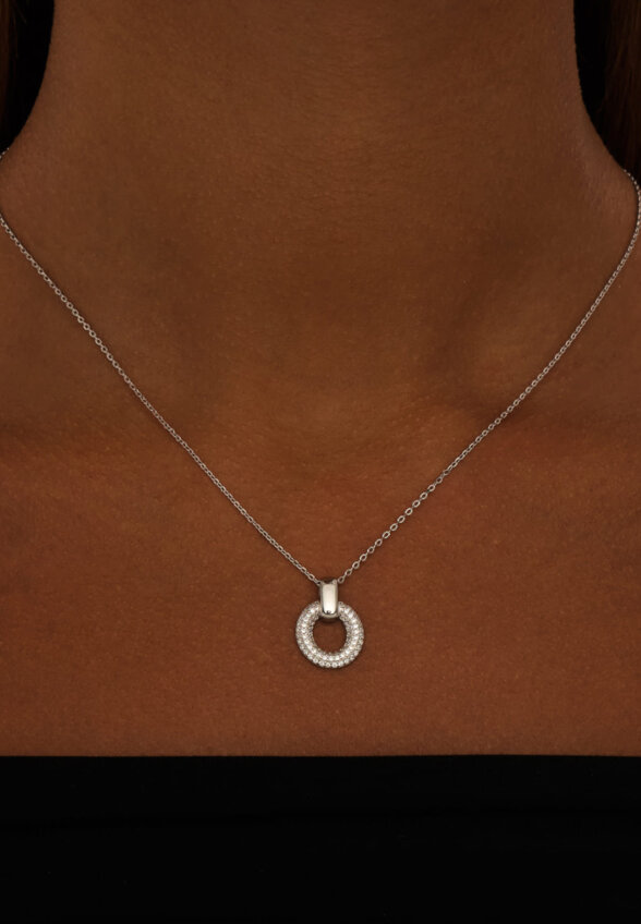 Серебряное колье с овальной подвеской с фианитами MIE