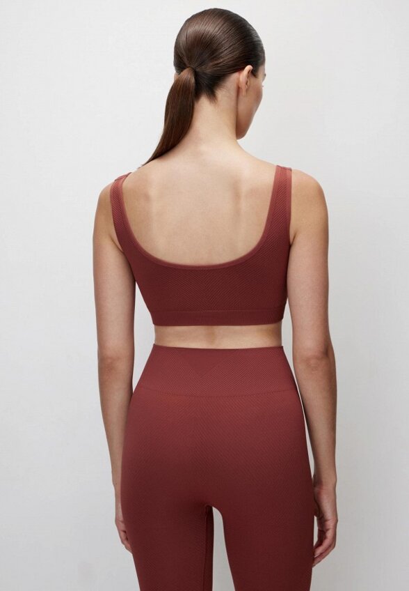 Топ спортивный belle you