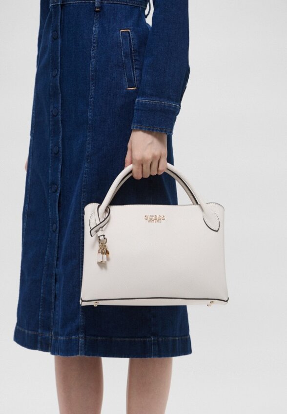 Сумка и брелок Guess