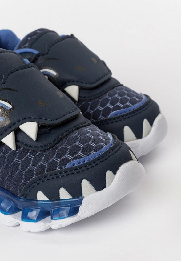 Кроссовки Tikkago