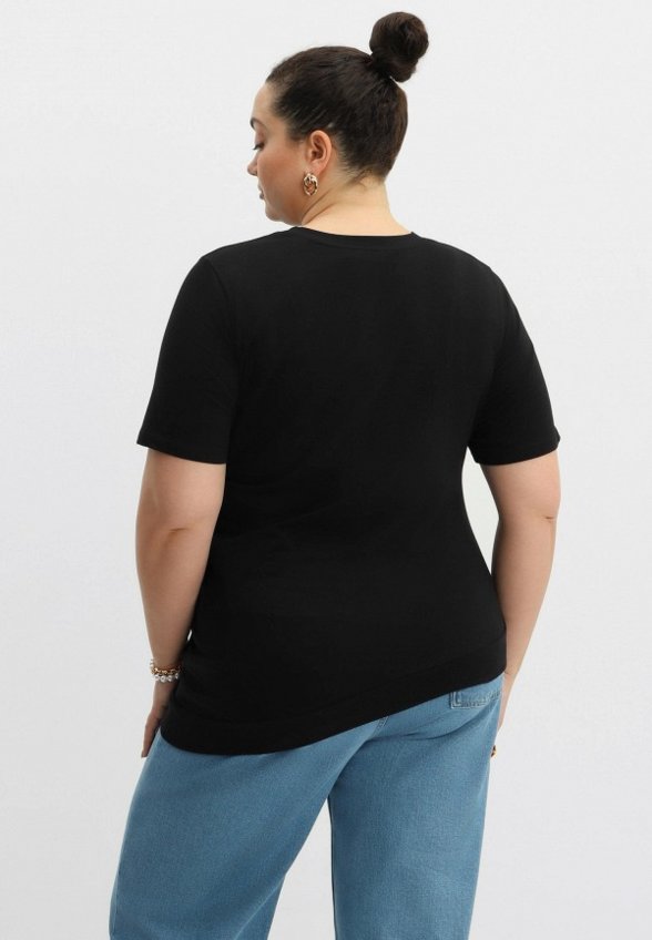 Футболка Nominee