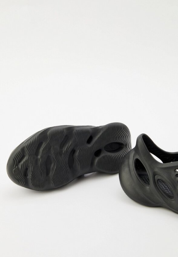 Кроссовки adidas YEEZY