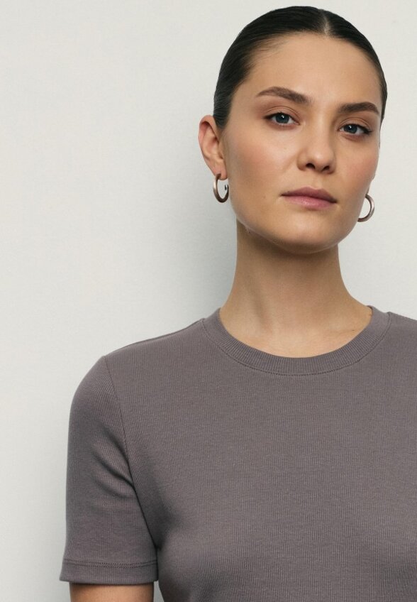 Футболка Zarina