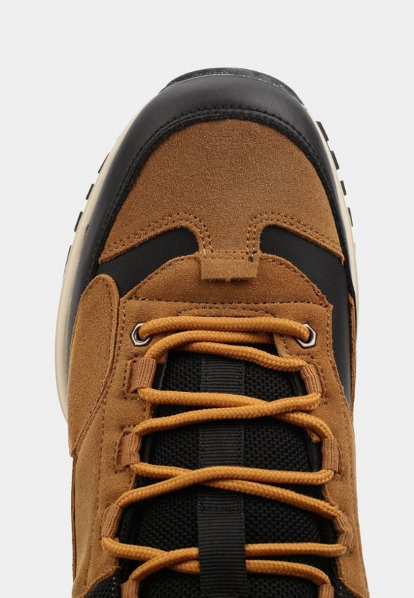 Кроссовки Escan