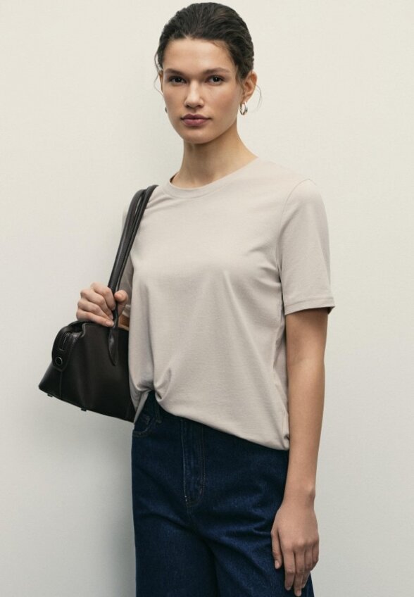 Футболка Zarina