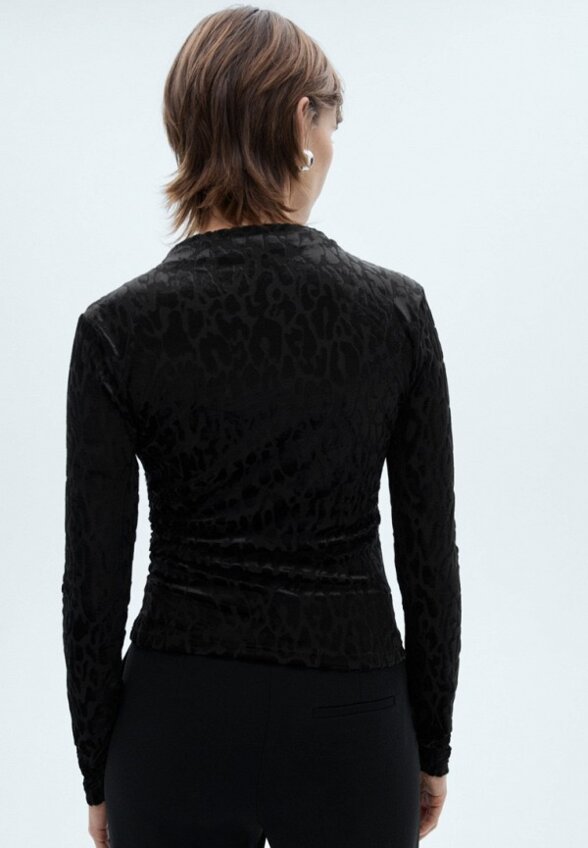 Лонгслив Mango