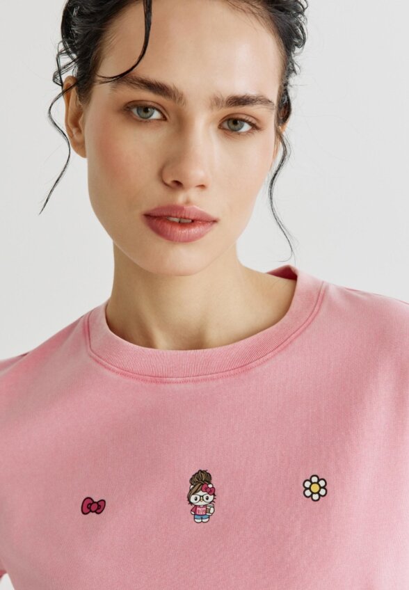 Футболка с принтом Hello Kitty с кислотной стиркой
