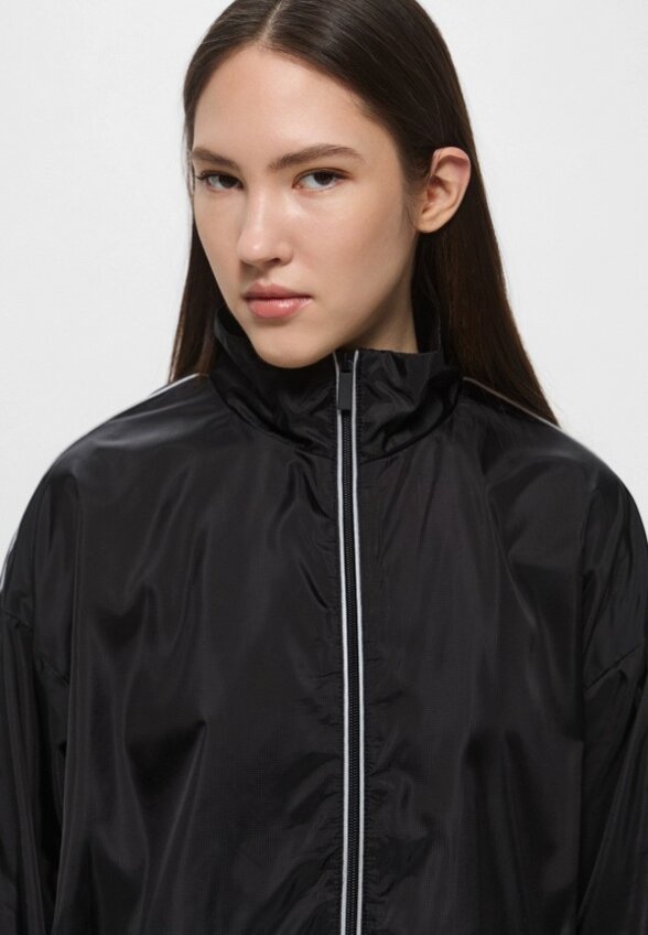 Ветровка Befree