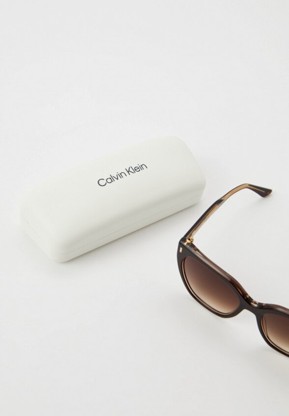 Очки солнцезащитные Calvin Klein