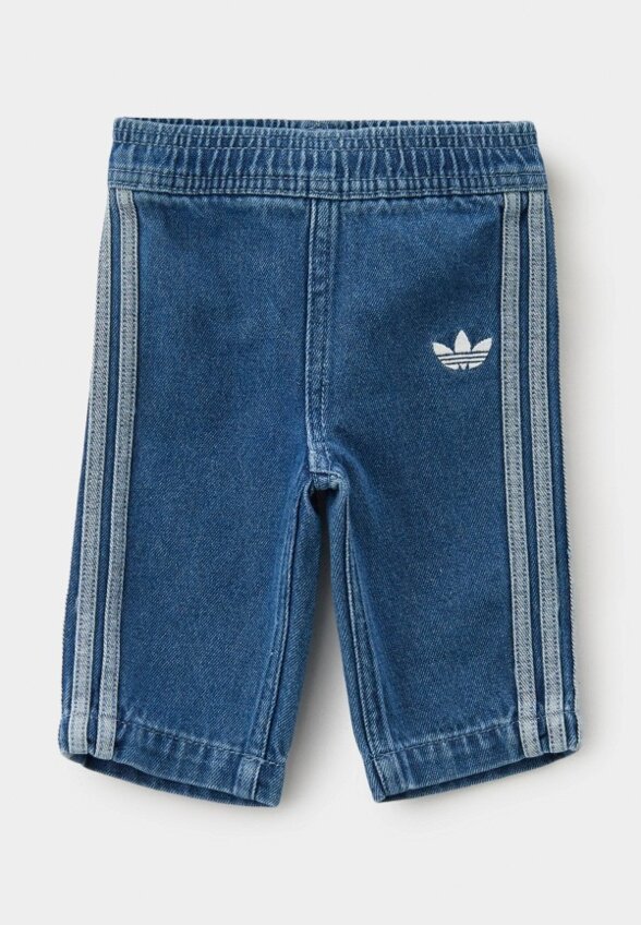Футболка и джинсы adidas Originals