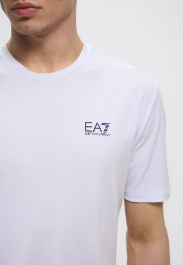 Футболка EA7