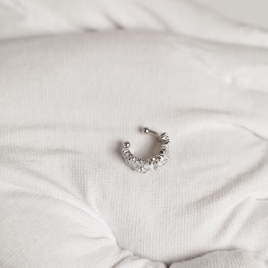 Серебряный кафф с фианитами MIE