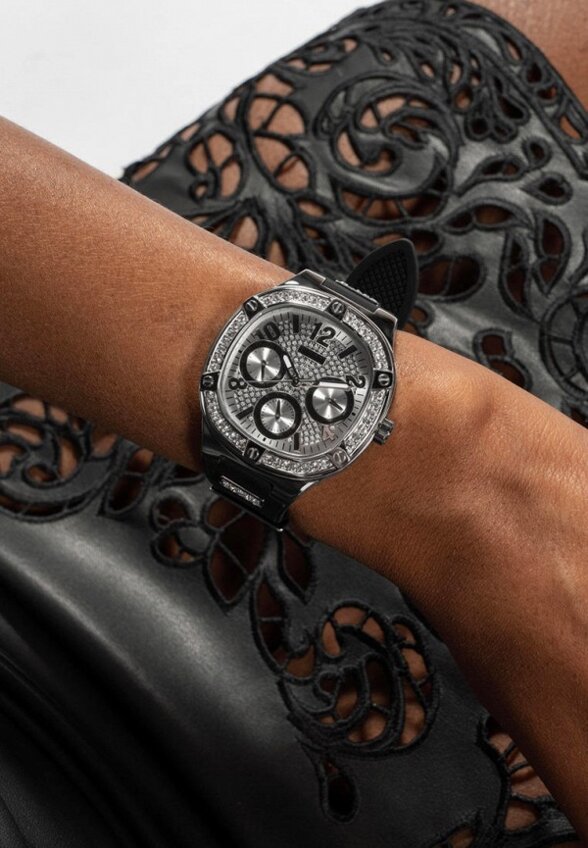 Часы Guess